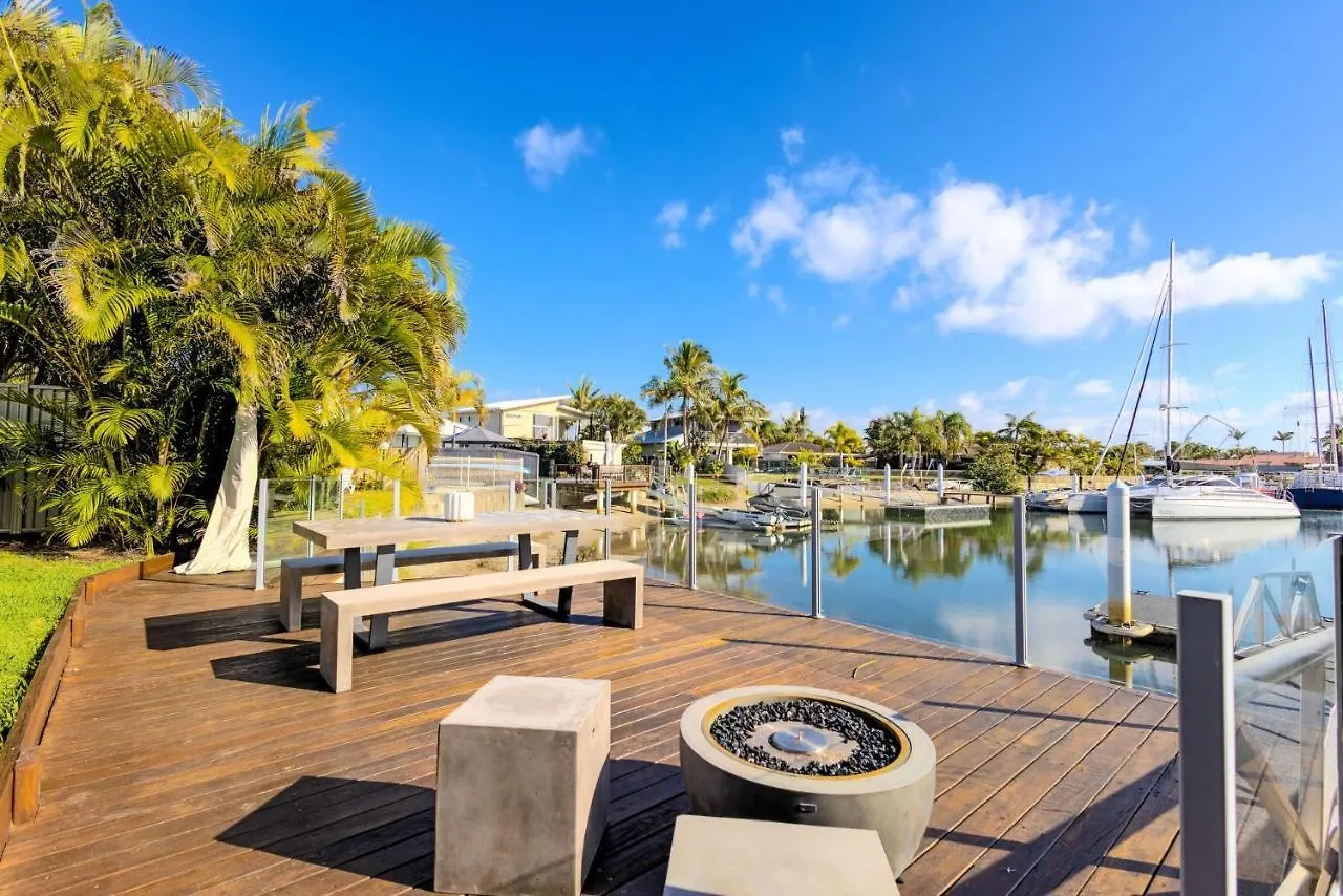 Hampton Beach House On The Waterfront Buddina 0*,  Australië